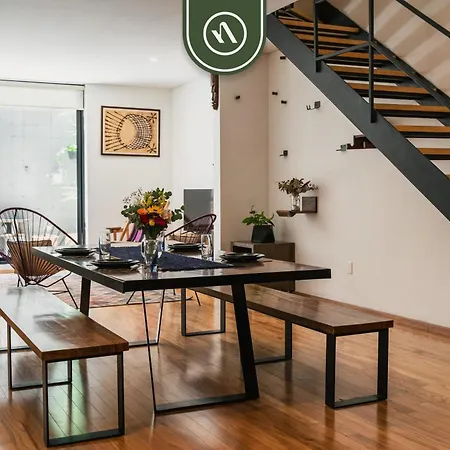 Two Story 2 Bedroom Condo With Patio In Roma Norte
